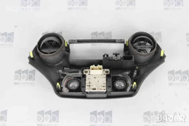  Централна конзола с духалки за Toyota Yaris I (1999-2005), снимка 2 - Части - 48021851