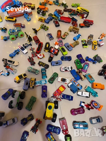 Детски коли и камиони HotWheels, снимка 8 - Коли, камиони, мотори, писти - 52955603