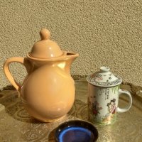 Порцеланови чайник,чаша за чай и чинийка за сладко, снимка 1 - Сервизи - 33865250