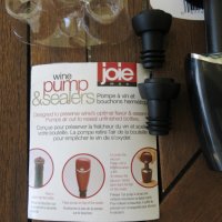Вакуумна запушалка за вино Joie с две тапи, снимка 8 - Прибори за хранене, готвене и сервиране - 41983155