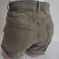 Дамски къси панталони Bershka , снимка 3 - Къси панталони и бермуди - 40490100