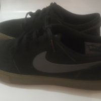 Мъжки спортни обувки от естествен велур Nike номер 42, снимка 1 - Спортни обувки - 42376799