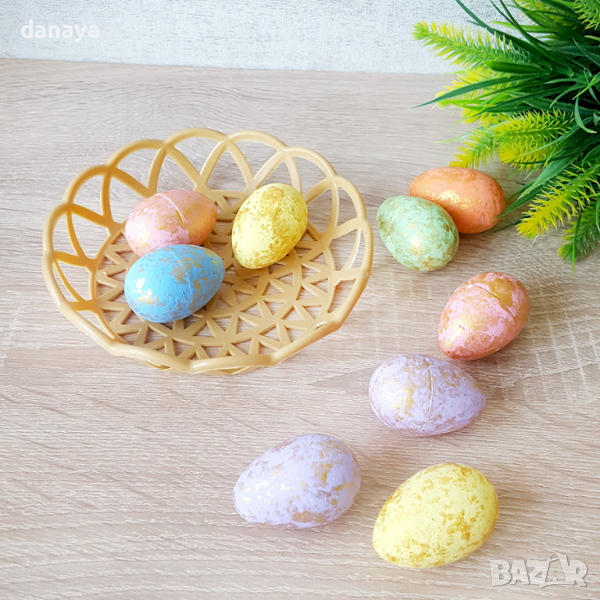 2835 Шарени великденски яйца със златиста украска в панерче, снимка 1