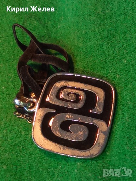 КРАСИВ ДИЗАЙНЕРСКИ ФЕШЪН АРТ СРЕБРИСТ ЕМАЙЛИРАН МЕДАЛЬОН СТИЛИЗИРАНО ОРНАМЕНТИРАН 31448, снимка 1