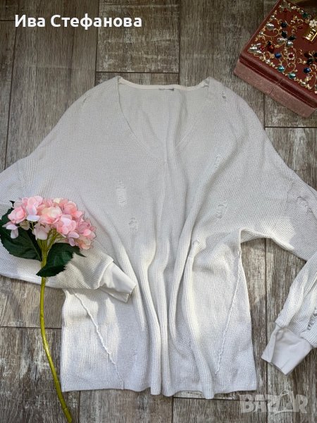 Фабрично  накъсан скъсан състарен бял пуловер блуза с дълъг ръкав унисекс модел one size размер, снимка 1