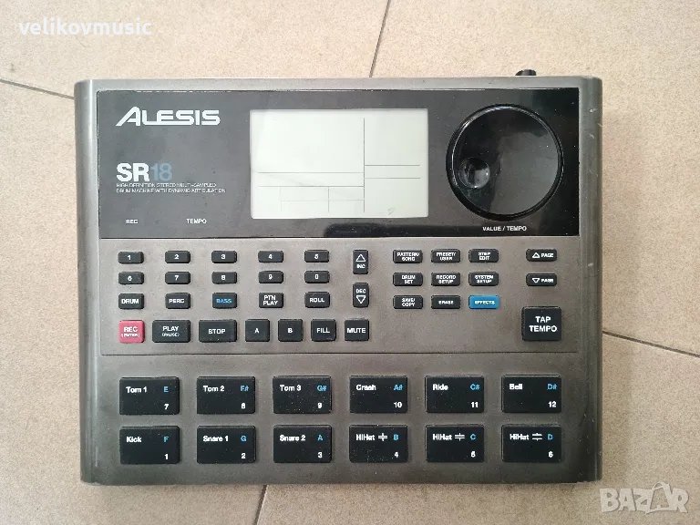 Дръмс машина Alesis SR-18, снимка 1