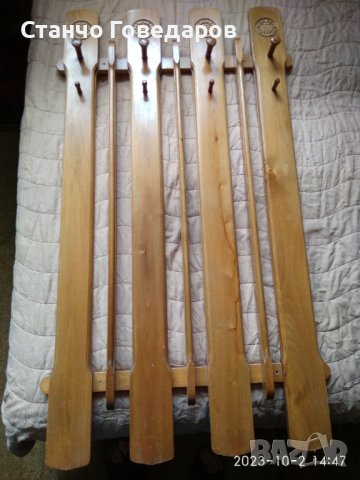 НОВА стенна дървена закачалка за дрехи .  