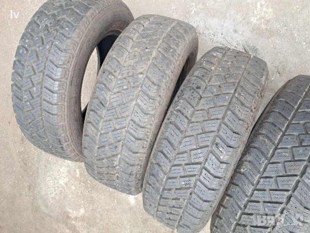 Бусови гуми 205/65/15С - 4 броя, снимка 2 - Гуми и джанти - 51423454