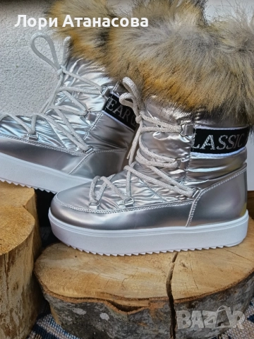 Дамски апрески от висококачествен промазан водонепромокаем материал, който е устойчив на износване