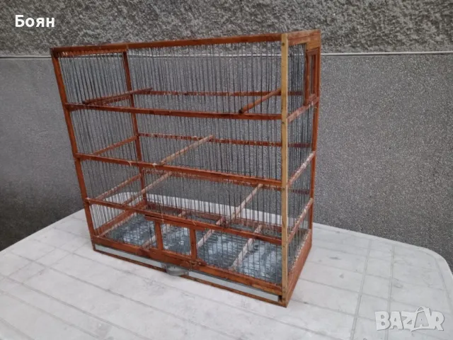 Дървена клетка, кафез за птици, гълъби, канарчета с две вратички , метална скара, като нова!