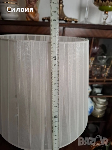Стилна настолна лампа с основа от прозрачно стъкло и плисиран абажур, снимка 4 - Настолни лампи - 53642507