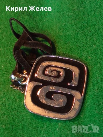 КРАСИВ ДИЗАЙНЕРСКИ ФЕШЪН АРТ СРЕБРИСТ ЕМАЙЛИРАН МЕДАЛЬОН СТИЛИЗИРАНО ОРНАМЕНТИРАН 31448