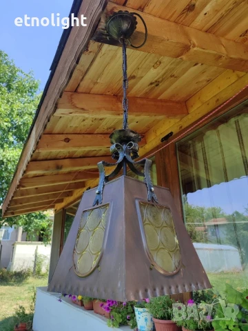 Полилеи, лампи тип фенер с елементи на ковано желязо и стъкленици 