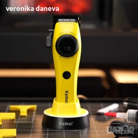 Професионална машинка за подстригване Kemei KM-1735 с безчетков мотор, 9000 об./мин., LCD дисплей и , снимка 3 - Машинки за подстригване - 55798310