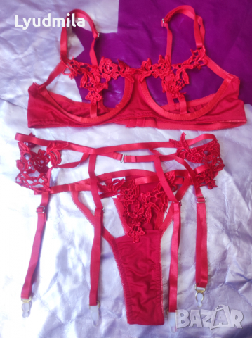 Дантелено бельо в страстно червено 