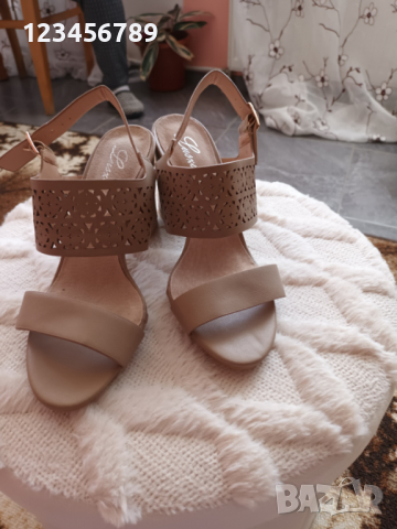 Обувки , снимка 2 - Дамски обувки на ток - 36362622