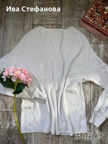 Фабрично  накъсан скъсан състарен бял пуловер блуза с дълъг ръкав унисекс модел one size размер