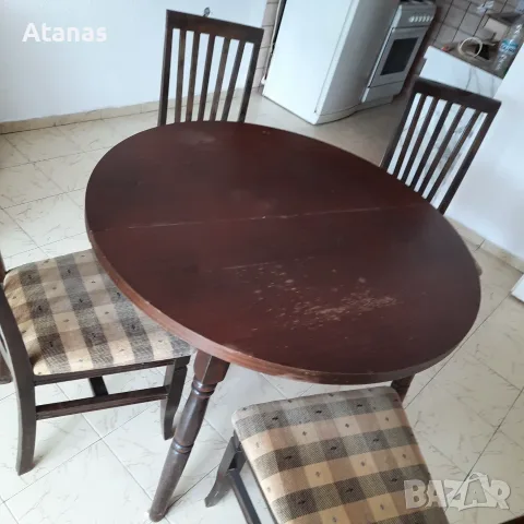 Маса от масив с столове