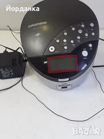 радио часовник Grundig