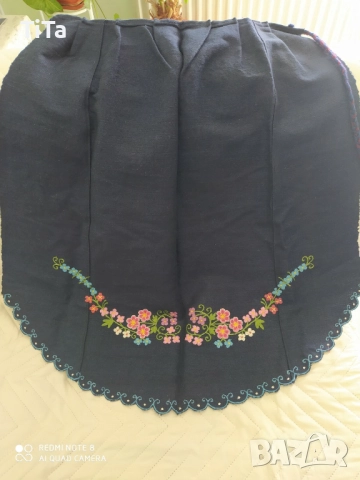 Автентична вълнена бродирана престилка , снимка 2 - Антикварни и старинни предмети - 52063479