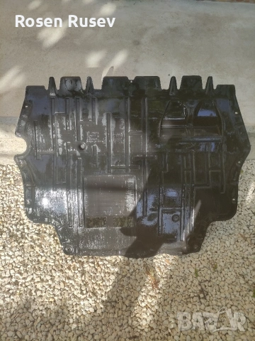 Кора под двигателя на Пасат 6, снимка 2 - Автомобили и джипове - 53128242