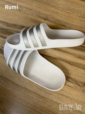 Оригинални бели чехли Adidas ! 35 н, снимка 7 - Детски сандали и чехли - 42390340