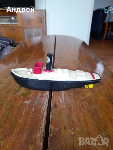 Стар механичен катер,параход