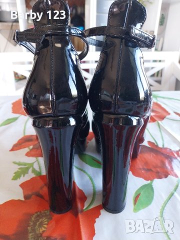 Дамски обувки, снимка 2 - Дамски елегантни обувки - 42001085