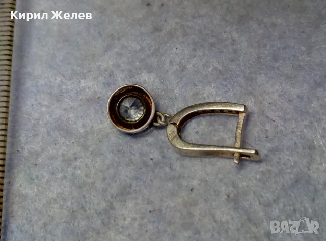 ШАРМАНТНА АНГЛИЙСКА СКЪПОЦЕННА ОБЕЦА СРЕБРО 925 с ПРЕКРАСЕН ЮВЕЛИРНО ФАСЕТИРАН ИСКРЯЩ ЦИРКОН 27414, снимка 2 - Обеци - 49704368