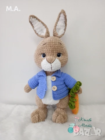 Зайчето Питър - плетено на една кука , снимка 2 - Плюшени играчки - 49766183