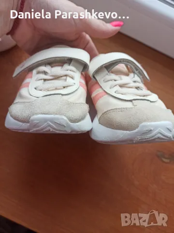 Сникърси Адидас момиче 28 номер, снимка 2 - Детски маратонки - 50412361