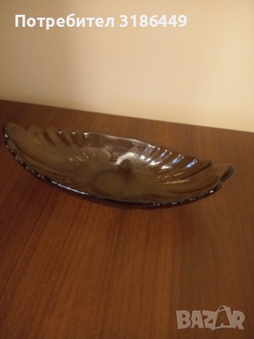 чиния, фруктиера от цветно стъкло