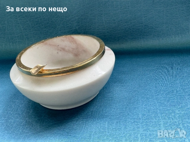 Мраморен пепелник , масивен , с месингов обков, снимка 4 - Антикварни и старинни предмети - 53628752
