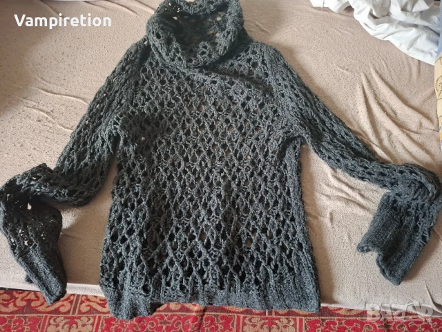 Пуловер на дупки Бенетон