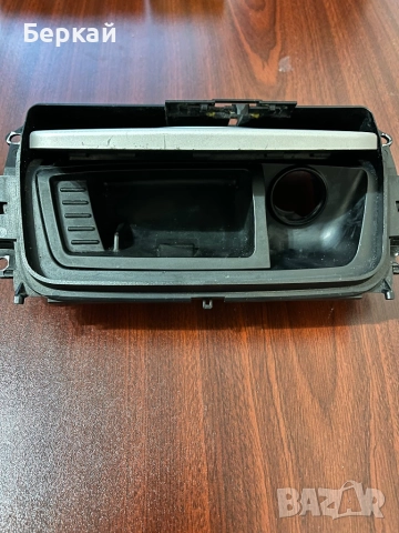 Оригинален пепелник за BMW e90/91, снимка 2 - Части - 51652999