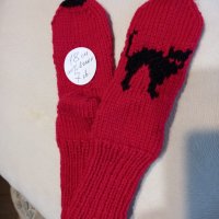 Ръчно плетени детски чорапи с картинка, ходило 18 см, снимка 1 - Чорапи - 40978434