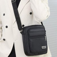 Мъжка стилна чанта за рамо в черно, снимка 2 - Чанти - 41755682