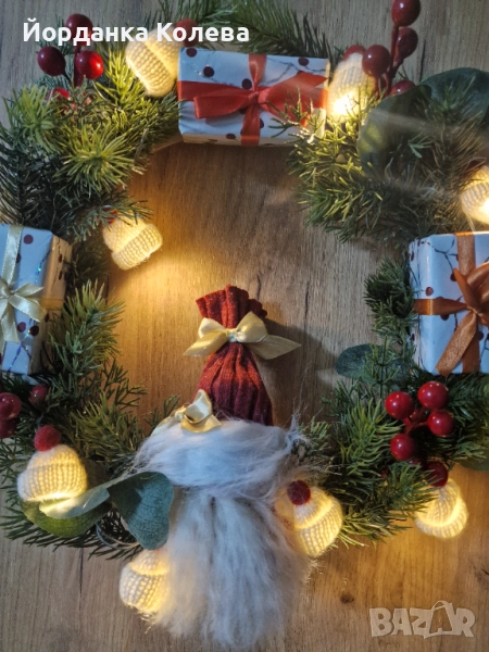 Коледен венец с гномче, снимка 1