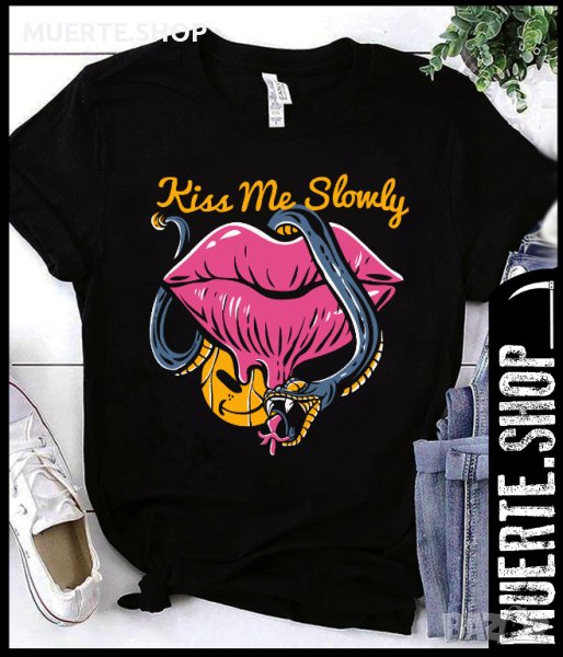 Дамска тениска с щампа KISS ME SLOWLY, снимка 1
