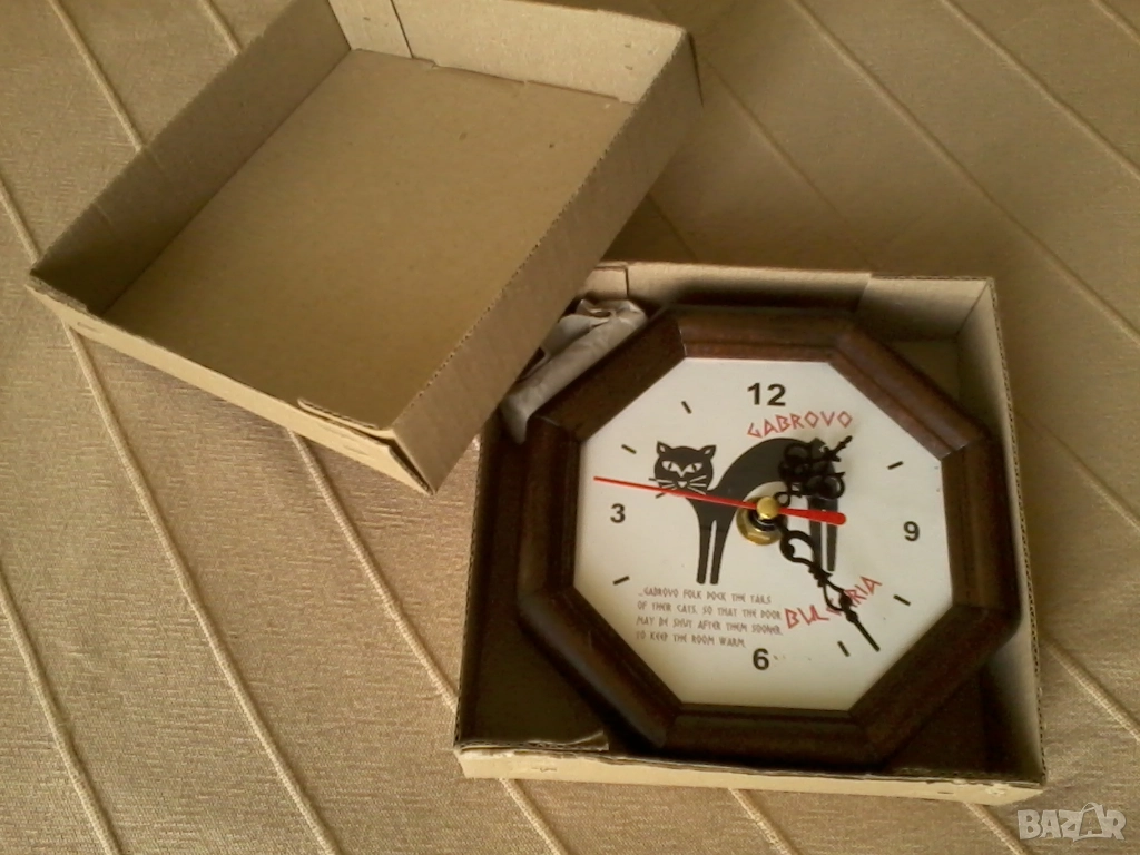 Габровски обърнат стенен часовник (назад), малък, дървен, снимка 1