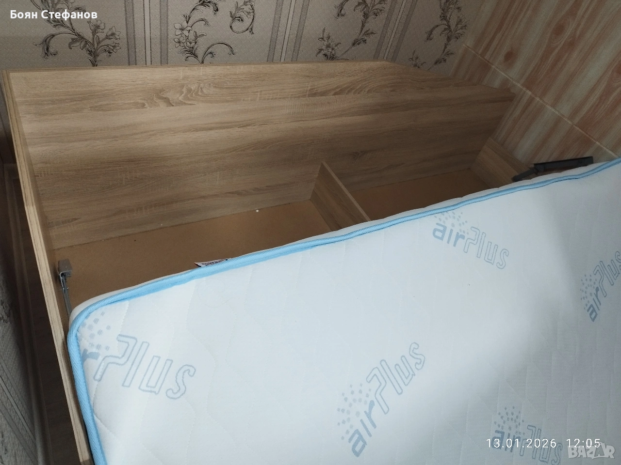 Продавам легло с матрак , снимка 1