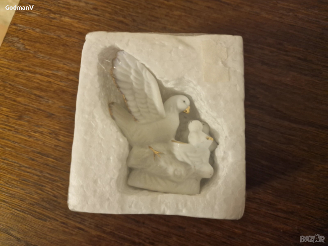 🕊️✨ Порцеланова статуетка „Гълъби“, снимка 1