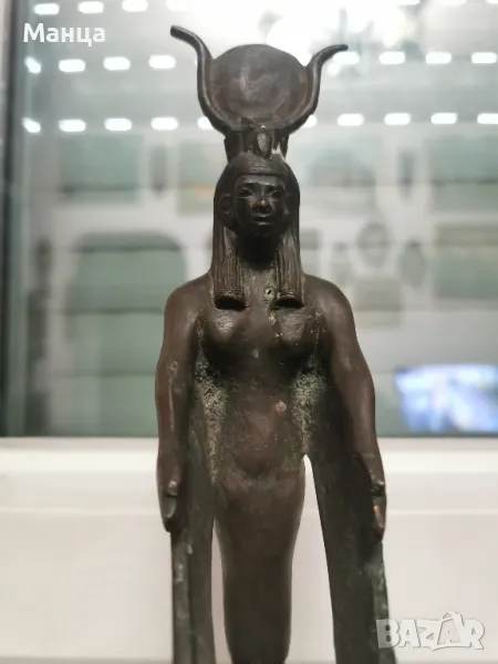 Бронзова статуя на Изида, снимка 1