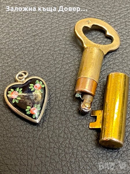 Старинен медальон сърце стара запалка бензинова ключ, снимка 1
