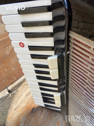 Акордеон 72 Баса Акордеона Има Някой Забележки Съобразени с Цената Меха е Проблемен , снимка 5 - Акордеони - 52255882