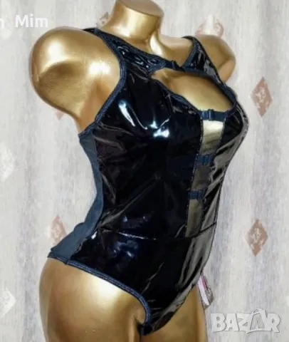 L Черно боди от лак / винил/ с катарамки , снимка 3 - Корсети, бюстиета, топове - 47587495