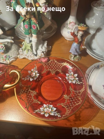 Ръчно изрисувани букети и цветя върху рубинено червен кристал Код P1630, снимка 5 - Декорация за дома - 52924561