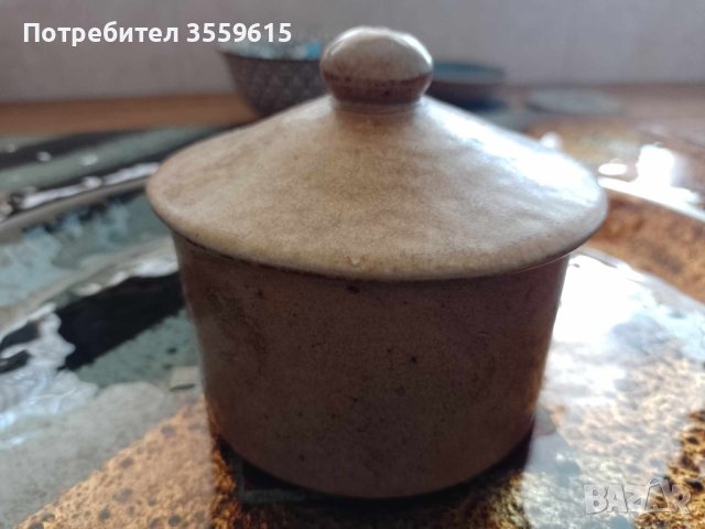 керамичен съд с капак от Белгия, снимка 1 - Декорация за дома - 41548394