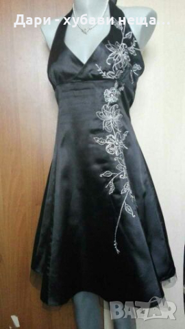 Черна рокля от сатен, гол гръб,със сребриста бродерия🍀❤M,M/L❤🍀арт.4106, снимка 1 - Рокли - 36307780