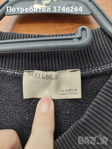 Черна блуза с бял шев pull and bear, снимка 2 - Блузи с дълъг ръкав и пуловери - 53645491